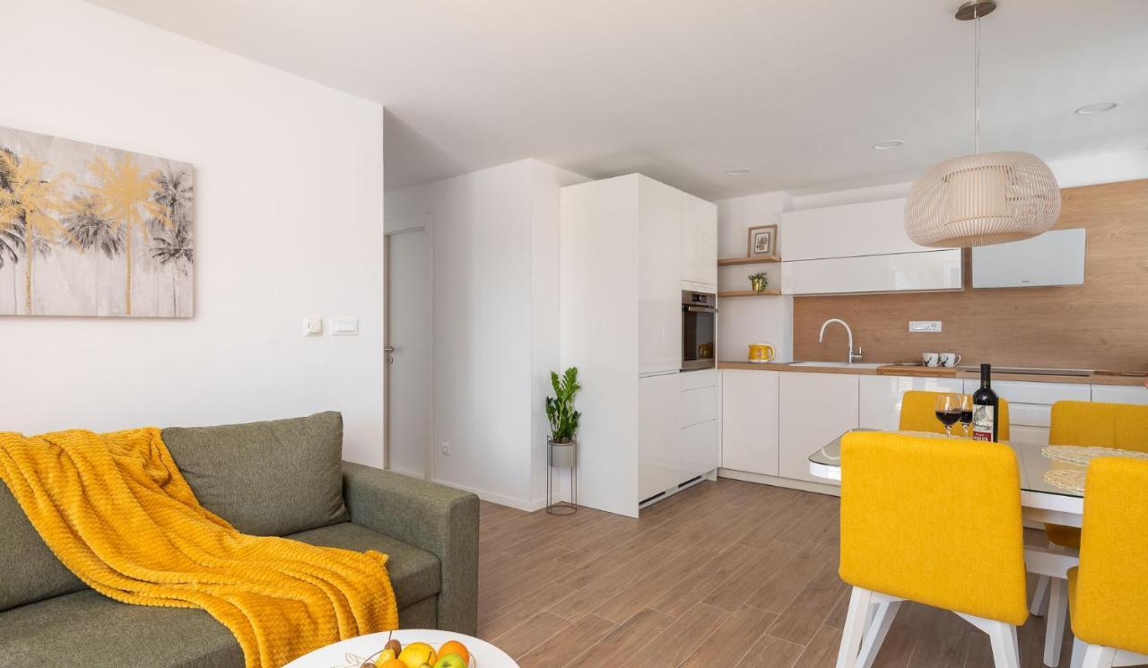 New & Modern Apartment Aa Split Exteriör bild