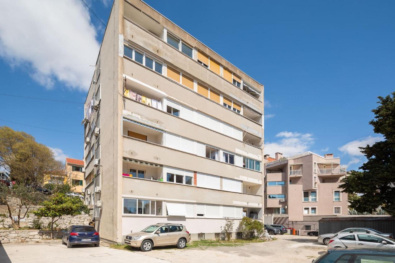 New & Modern Apartment Aa Split Exteriör bild
